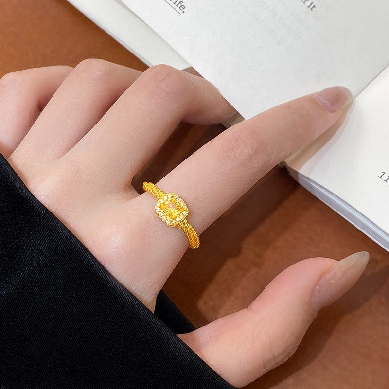 AUR 方糖ジルコンリング｜金色×幾何の優雅な輝き