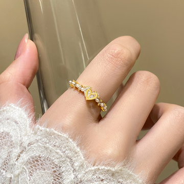 AUR 金色愛心满钻リング｜甘さと輝きの融合