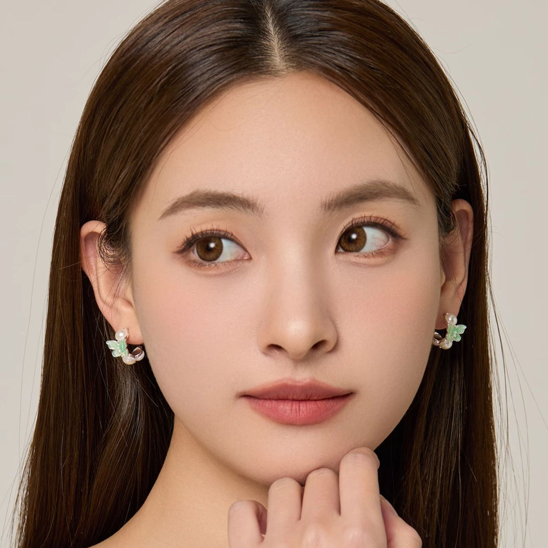 AUR 蝶モチーフ半フープピアス