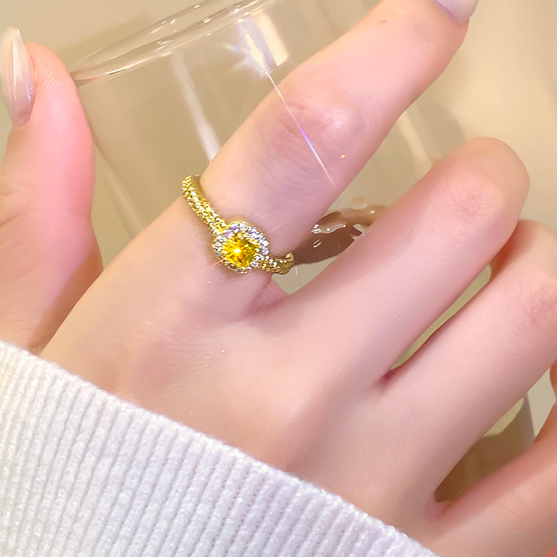 AUR 小方糖ジルコンリング｜金色で映える上品さ