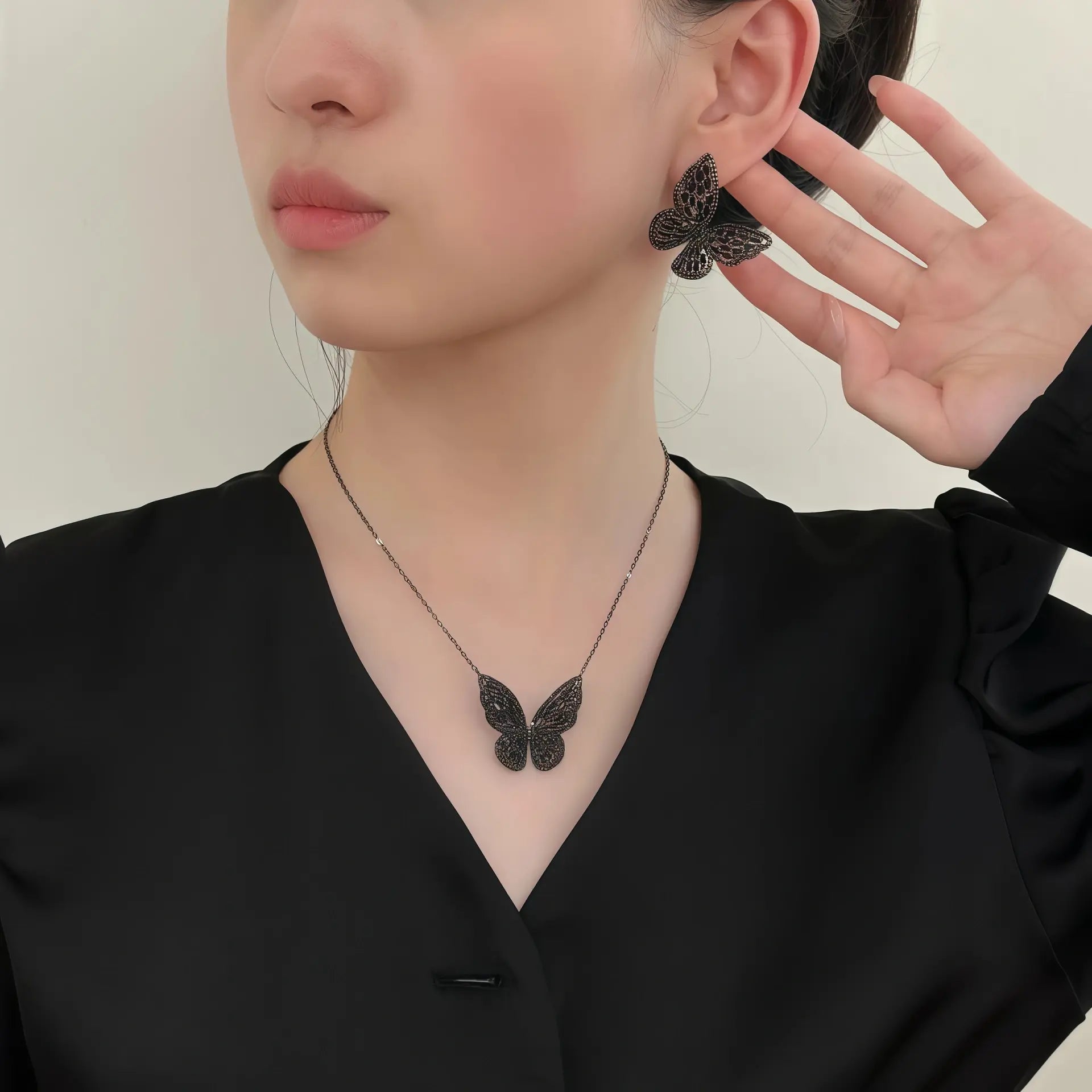AUR 墨蝶ブラックピアス - AUR