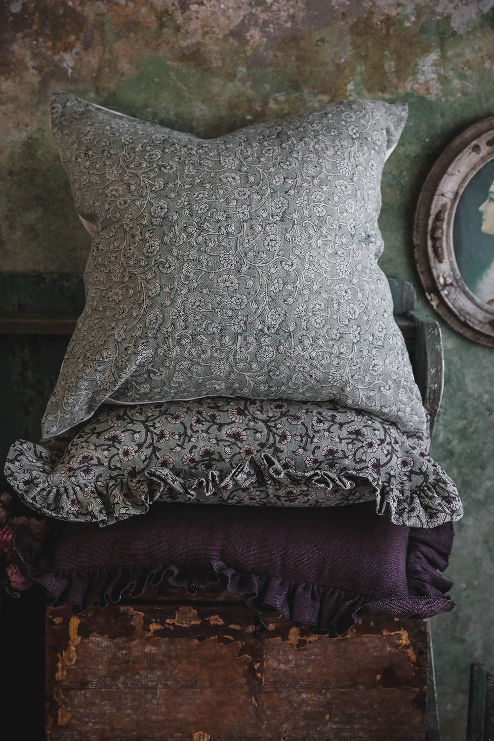 Linen Hand Block-Printed Pillow Cover No. 0233 - AUR